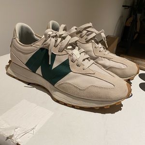 New Balance 327